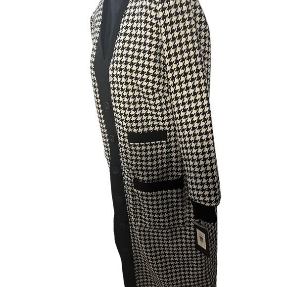 KATHY IRELAND, MEDIUM, LONG BLACK AND WHITE CHECKERED CARDIGAN JACKET. - Picture 7 of 11